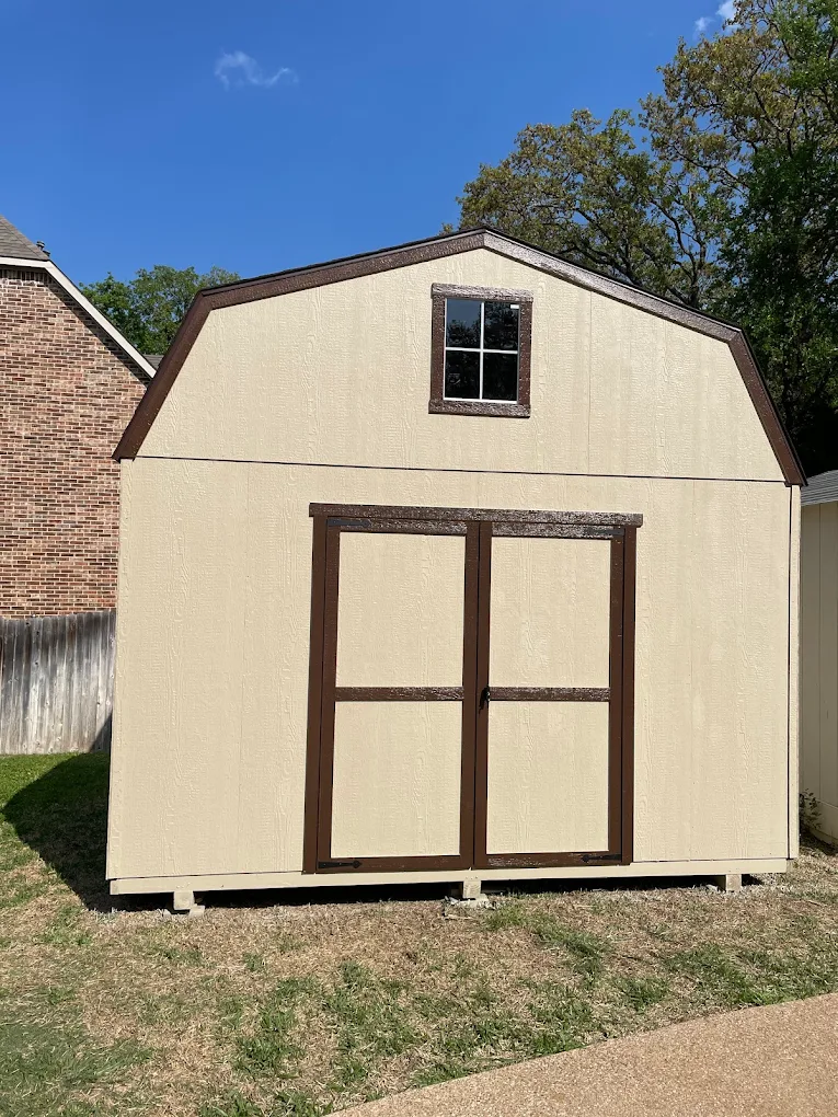 Customer of SE Yard Solutions with their 16x32 custom barn in Azle