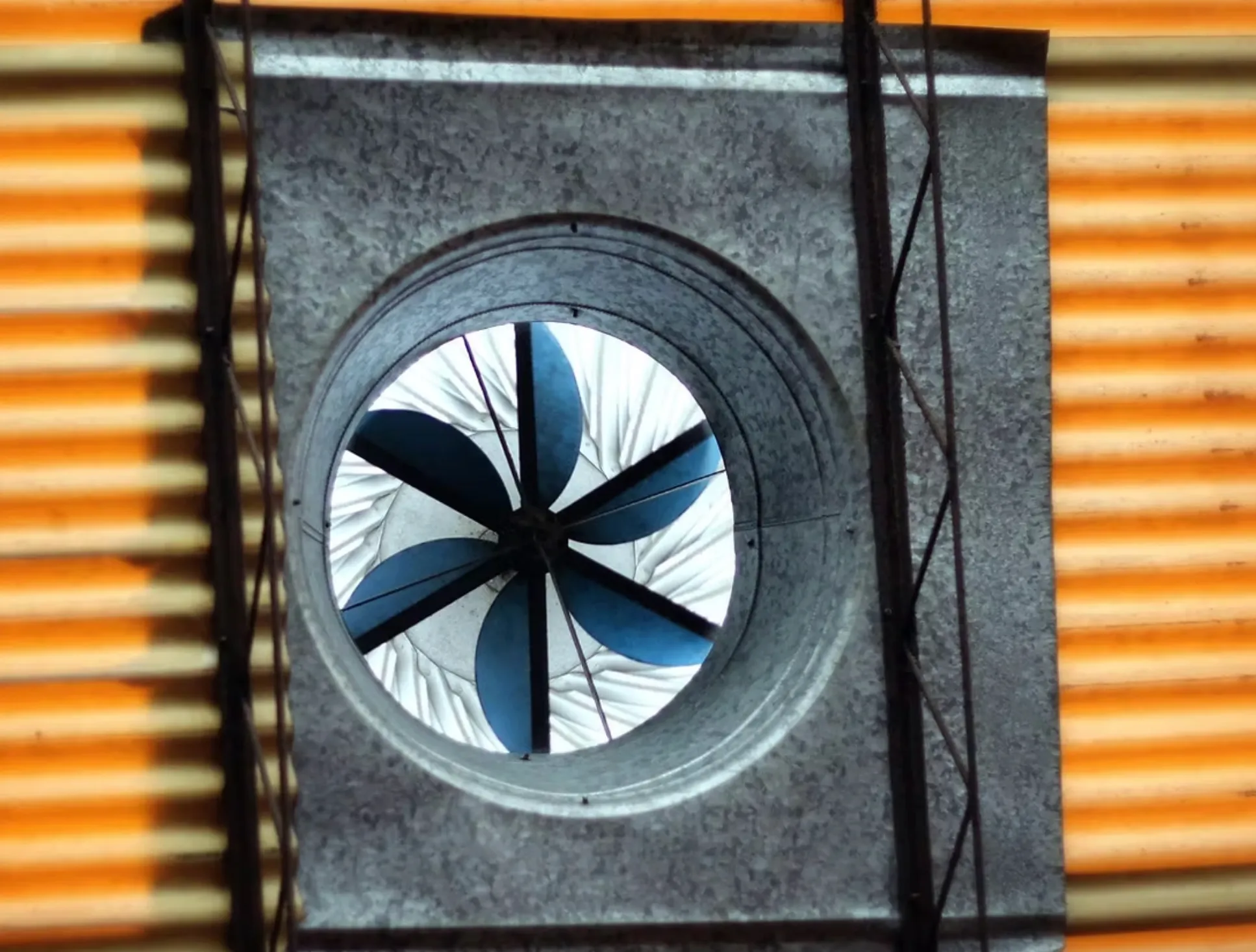 Shed ventilation system showing proper airflow with intake and exhaust vents